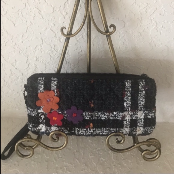 Vera Bradley Handbags - Vera Bradley Multicolored Flowers Wristlet